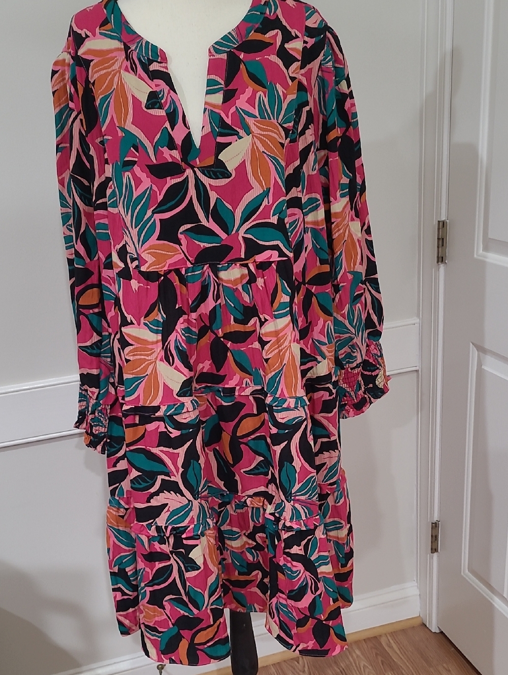 G by Giuliana Serafina Tiered V-Neck Pink Multi-Color Floral Dress - Size 2X